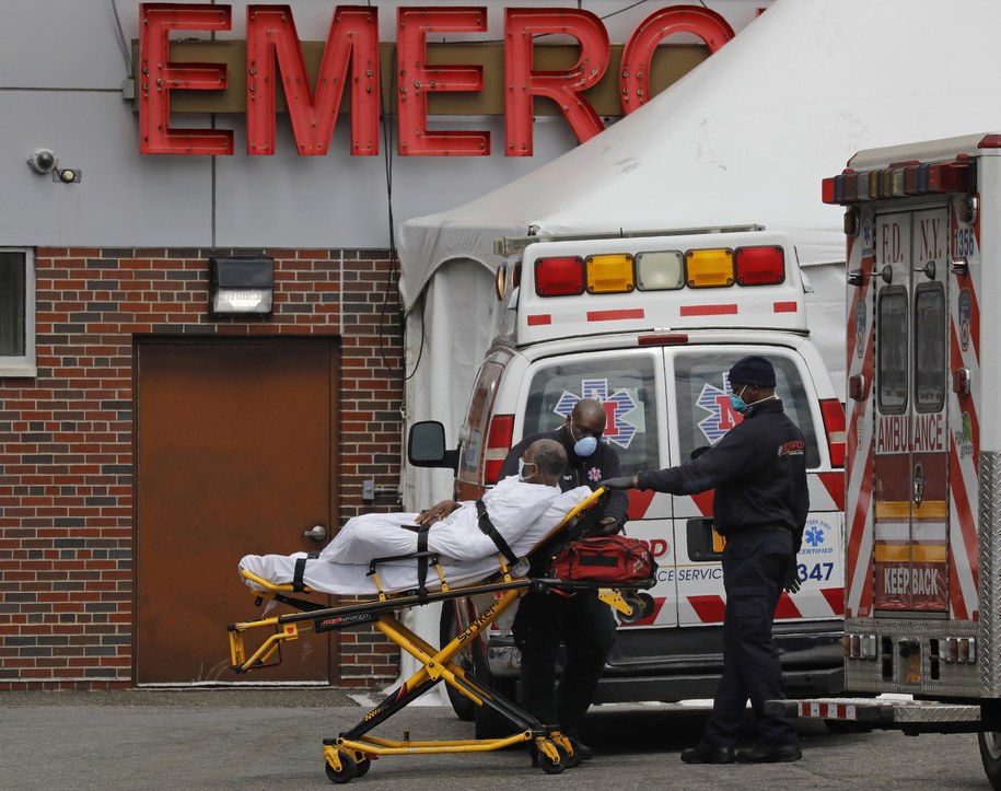 W stanie Nowy Jork największy dobowy przyrost zgonów wskutek koronawirusa /Peter Foley /PAP/EPA
