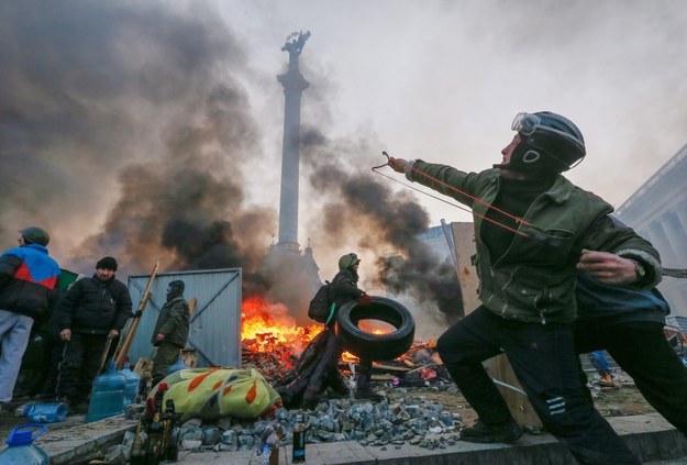 W starciach w Kijowie zginęło już 26 osób /SERGEY DOLZHENKO /PAP/EPA