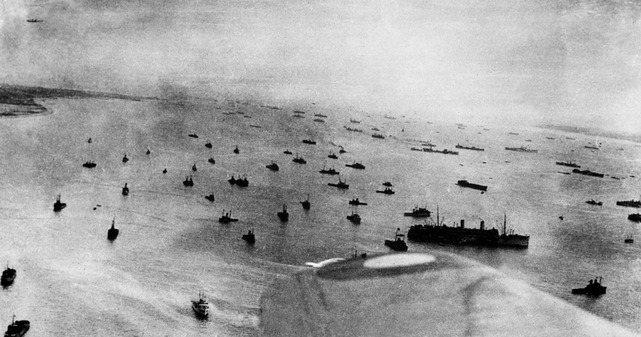 "W stronę Francji ruszyła armada złożona z sześciu pancerników, dwóch monitorów, 22 krążowników, 93 niszczycieli, 163 eskortowców, 366 okrętów patrolowych, 424 okrętów pomocniczych, 224 statków handlowych i 4012 barek desantowych" /STF /AFP