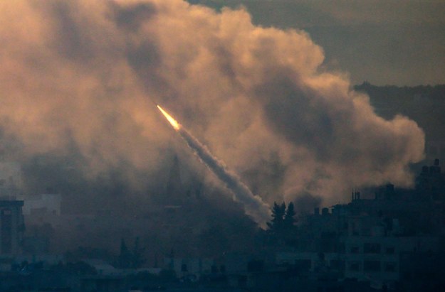 W stronę Izraela wystrzelono tysiące rakiet /MOHAMMED SABER  /PAP/EPA