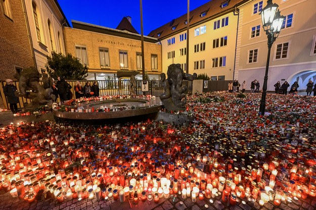 W strzelaninie na uniwersytecie Karola w Pradze zginęło 14 osób /Vit Simanek    /PAP/CTK