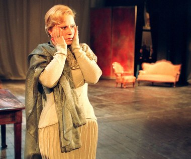 W styczniu 2003 Janda obchodziła 25-lecie swojej kariery. Z tej okazji w Teatrze Studio przygotowano "Mewę" w reżyserii Zbigniewa Brzozy z jubilatką w roli Ireny Arkadiny. Przedstawienie zakończyło się, jak to często bywało w przypadku Jandy, burzliwą owacją na stojąco - czytamy w serwisie Culture.pl.