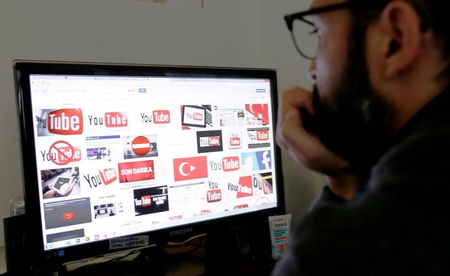 W sumie nakazem sądu zablokowano 166 stron internetowych, które opublikowały zdjęcia prokuratora /SEDAT SUNA /PAP/EPA