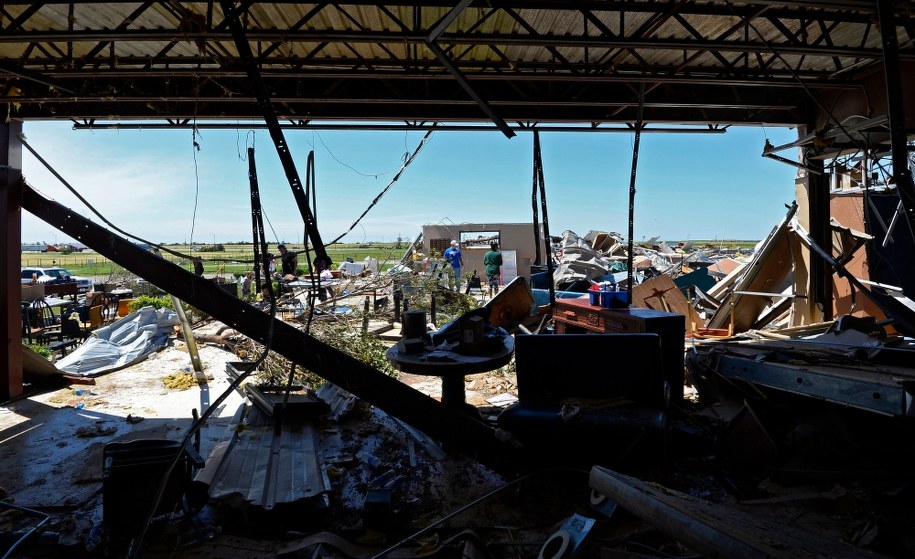 W sumie region Oklahoma City nawiedziło pięć tornad /LARRY W. SMITH /PAP/EPA