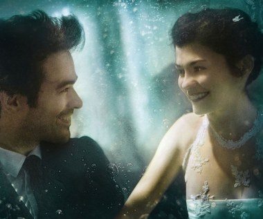 W surrealistycznej "Dziewczynie z lilią" Michela Gondry'ego - ekranizacji książki Borisa Viana "Piana dni" - Tautou wcieliła się w tytułową postać, która krótko po ślubie odkrywa, że w jednym z jej płuc rośnie lilia wodna.

"Gdy patrzysz na Audrey, nie masz wątpliwości, że masz do czynienie z gwiazdą. Ma w twarzy taką przejrzystość, która przywodzi mi na myśl aktorki ze złotej ery kina, jak Lauren Bacall. Ma też tę wrażliwość tak charakterystyczną dla aktorek kina niemego, na przykład tych, które znamy z filmów Chaplina" - mówił o Tautou reżyser Michel Gondry.

 

 