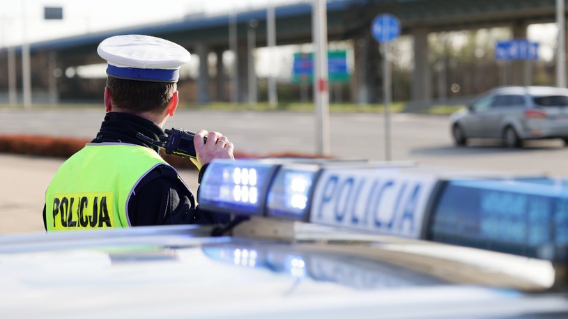 W święta zwiększy się liczba policyjnych patroli na drogach. /123RF/PICSEL