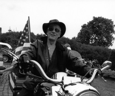 W swoich inscenizacjach szukał nowych środków wyrazu. Podczas przygotowanej przez niego inscenizacji "Miesiąca na wsi" po scenie Teatru Małego biegały psy. Jego Kordian, grany przez Andrzeja Nardellego, monolog na Mont Blanc wygłaszał na drabinie, a "Balladyna" była jedną z najsłynniejszych inscenizacji dzieł Słowackiego - odtwórcy postaci Goplany, Chochlika i Skierki jeździli po scenie na nowoczesnych hondach.