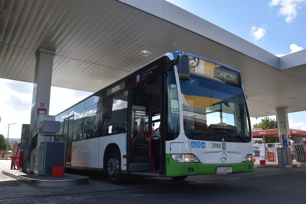 W Szczecinie miejskie autobusy są zmuszone tankować na stacjach komercyjnych. /Fb Prezydent Szczecina /