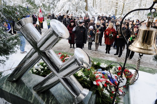 W Szczecinie od dekady na Cmentarzu Centralnym stoi pomnik ofiar katastrofy. /PAP/Marcin Bielecki /PAP