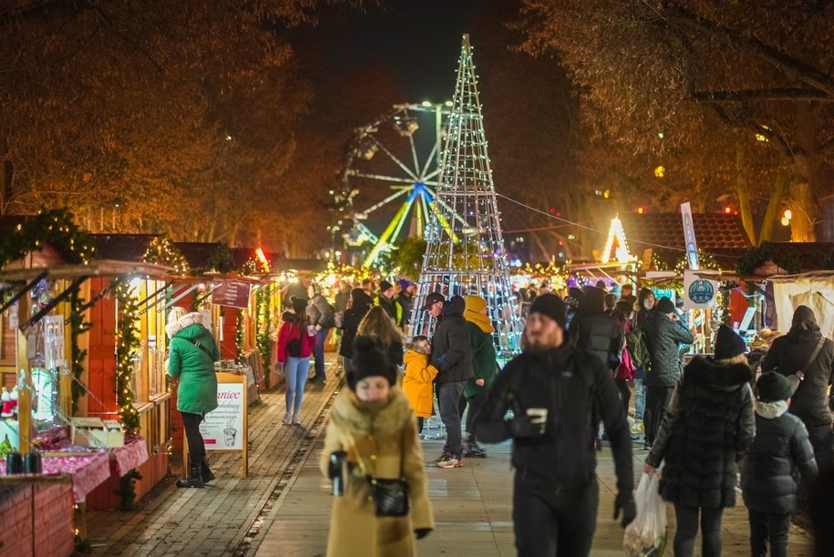 W Szczecinie ruszyły przygotowania do jarmarku świątecznego. /Żegluga Szczecińska Turystyka Wydarzenia /