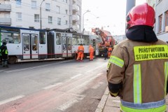 W Szczecinie tramwaj uderzył w kamienicę