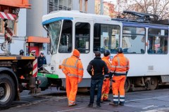 W Szczecinie tramwaj uderzył w kamienicę