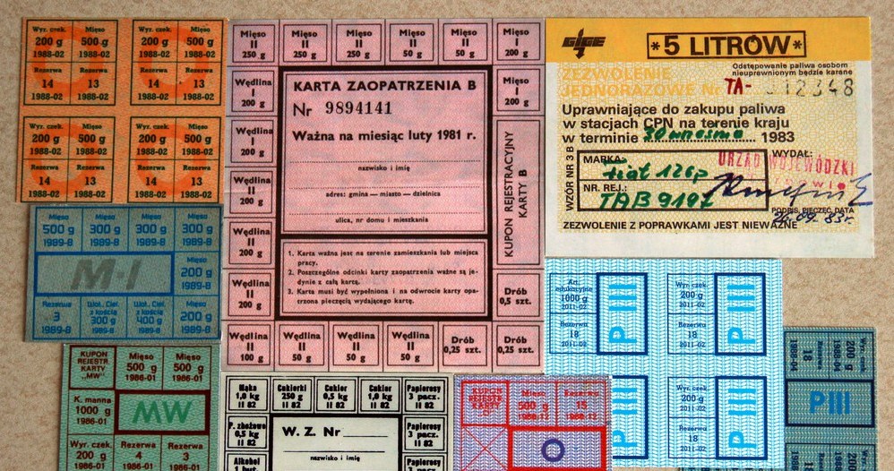 W szczytowym okresie reglamentacji wprowadzono kartki na kartki /Marek Zajdler /East News