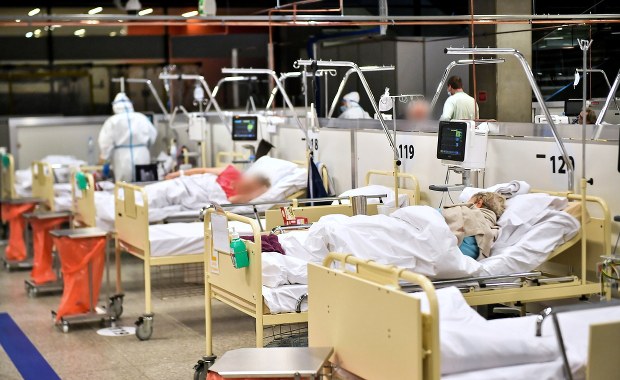 W szpitalu na Stadionie Narodowym zaczyna brakować miejsc