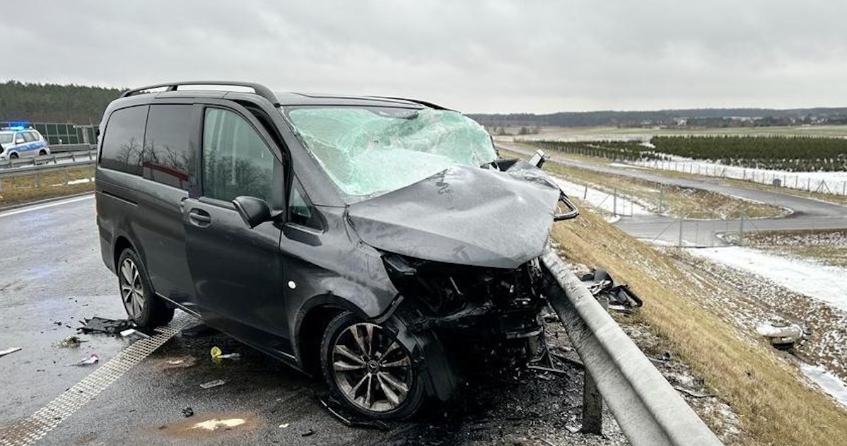 W szpitalu zmarł kierowca Mercedesa i 4-letnia Ksenia /Policja