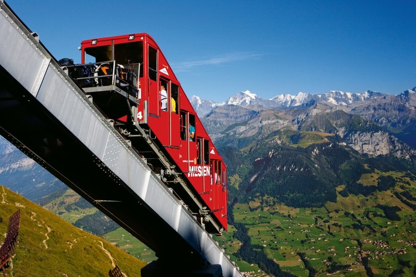 W Szwajcarskich Alpach kursują tysiące kolejek górskich /Switzerland Tourism