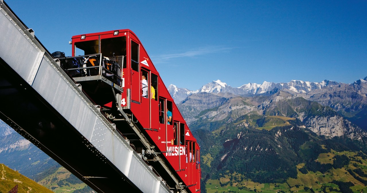 W Szwajcarskich Alpach kursują tysiące kolejek górskich /Switzerland Tourism