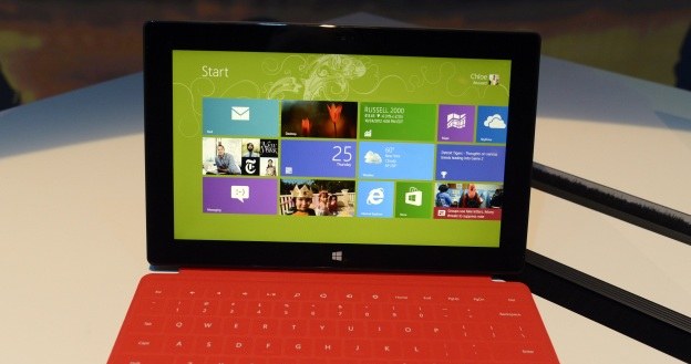 W tabletach Microsoft Surface nie ma zbyt wiele miejsca na dane /AFP