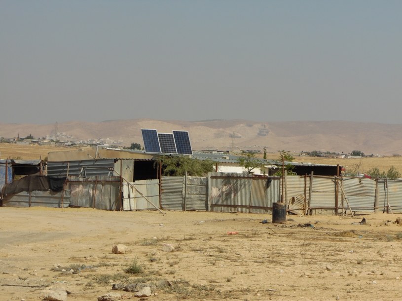W takich barakach żyją Beduini zamieszkujący pustynię Negew na terenie Autonomii Palestyńskiej /Katarzyna Woźniak /INTERIA.PL