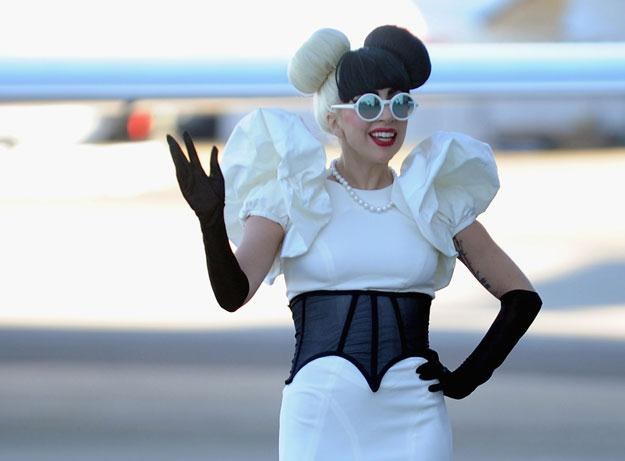 W takiej kreacji Lady Gaga przyleciała do Sydney fot. Pool /Getty Images/Flash Press Media