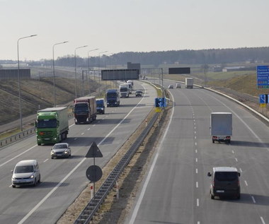 W takiej sytuacji na autostradzie pojedziesz tylko 80 km/h. Na innych drogach jeszcze wolniej