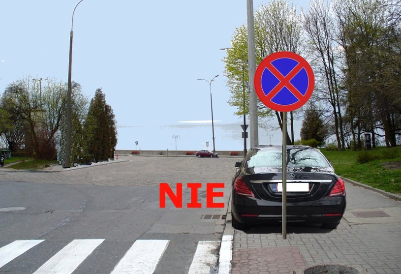 W takiej sytuacji znak nie pozwala na postój również na chodniku /INTERIA.PL