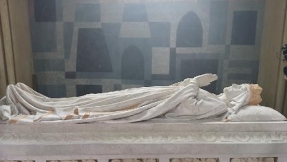 W takim sarkofagu spoczęła polska królowa. Bozzetto czeka na odwiedzających