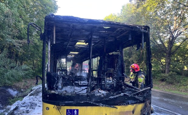 W Tarnowskich Górach spłonął autobus miejski. Pasażerowie zdążyli opuścić pojazd