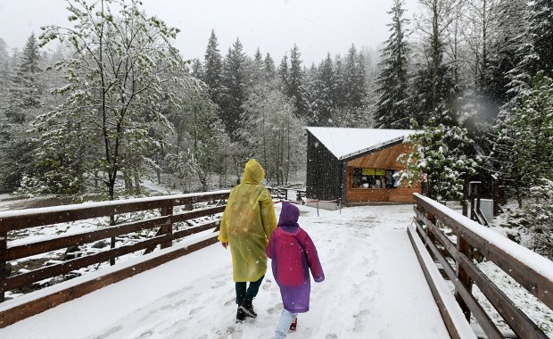 W Tatrach coraz więcej śniegu. Zagrożenie lawinowe