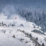 W Tatrach drugi stopień zagrożenia lawinowego. Warunki wciąż trudne