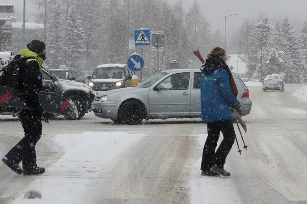 W Tatrach intensywnie pada śnieg. Wysoko w górach obowiązuje drugi, umiarkowany stopień zagrożenia lawinowego / 	Grzegorz Momot    /PAP