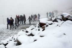 W Tatrach spadł śnieg. Na szlakach biało...