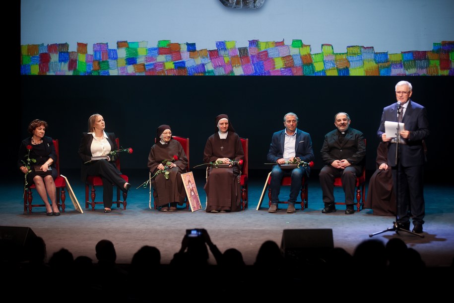 W Teatrze im. Juliusza Słowackiego w Krakowie wręczono medale św. Brata Alberta //Łukasz Gągulski /PAP