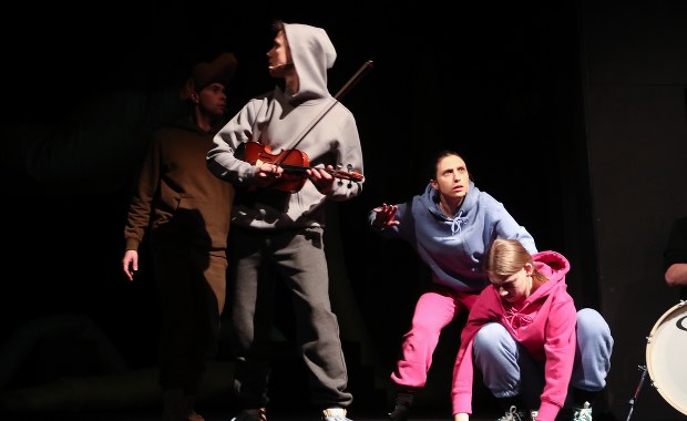 W Teatrze Pinokio premiera spektaklu o wojnie zrealizowanego w języku fonicznym i migowym