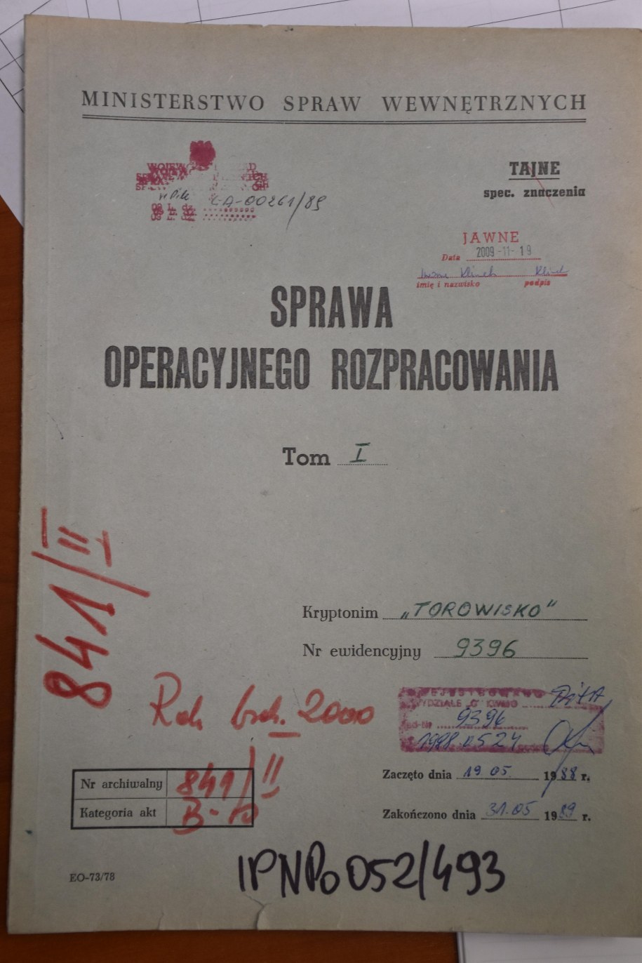 W teczce z dokumentacją całej operacji, oprócz raportów tajnych współpracowników, znalazły się też szkice czy notatki pochodzące z kolei /
