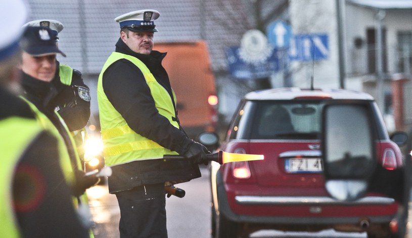 W tegoroczne święta policja zatrzymała znacznie mniej nietrzeźwych kierowców /Piotr Jędzura /Reporter