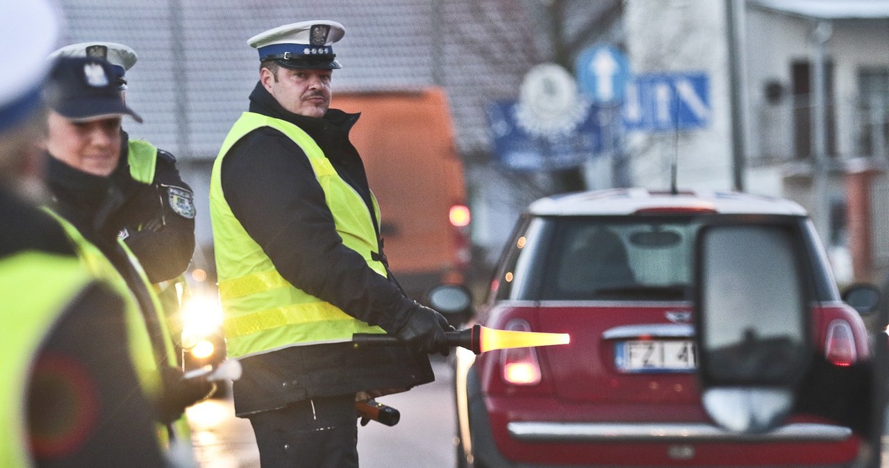 W tegoroczne święta policja zatrzymała znacznie mniej nietrzeźwych kierowców /Piotr Jędzura /Reporter