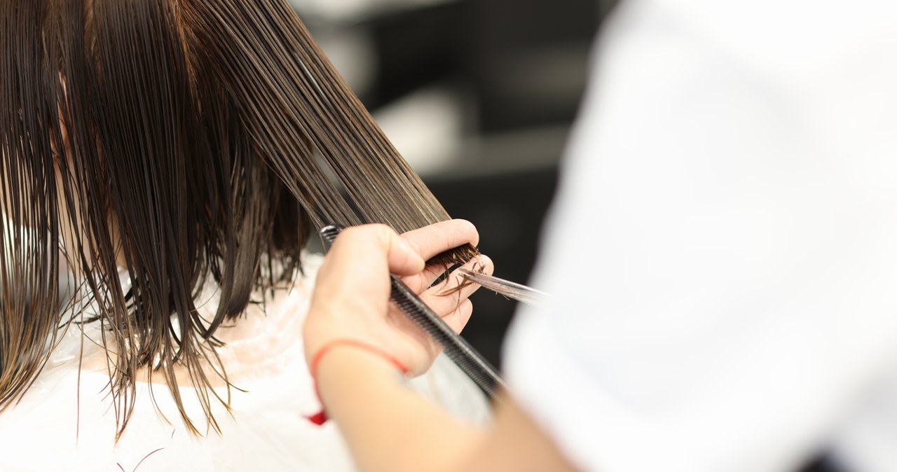 W tegorocznych trendach powracamy do jednej z najpopularniejszych fryzur w historii fryzjerstwa /123RF/PICSEL