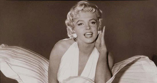 W tej sukience Marilyn wystąpiła w roku 1955 &nbsp; /East News