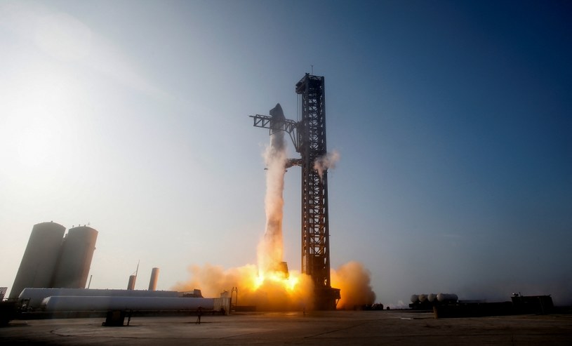 W Teksasie odbył się statyczny test ogniowy sześciu silników Starshipa 25 /JOE SKIPPER / Reuters / Forum /Agencja FORUM