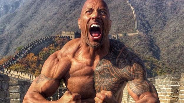 W ten sposób Dwayne Johnson reklamował "San Andreas" w Chinach - fot. Instagram /
