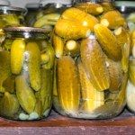 W ten sposób psujesz ogórki kiszone. Wyjdą miękkie lub spleśnieją