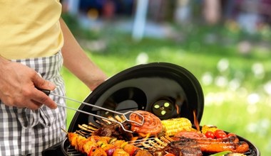 W ten sposób szybko zamarynujesz mięso na grilla. Będzie kruche i aromatyczne