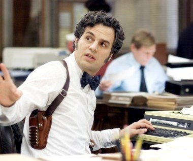 W thrillerze Davida Finchera "Zodiak" - opowieści o działającym w latach 60. tajemniczym seryjnym mordercy, znanym jako Zodiak, którego próbował schwytać rysownik "San Francisco Chronicle", Ruffalo wcielił się w pracującego nad sprawą policyjnego inspektora Dave'a Toschiego.  