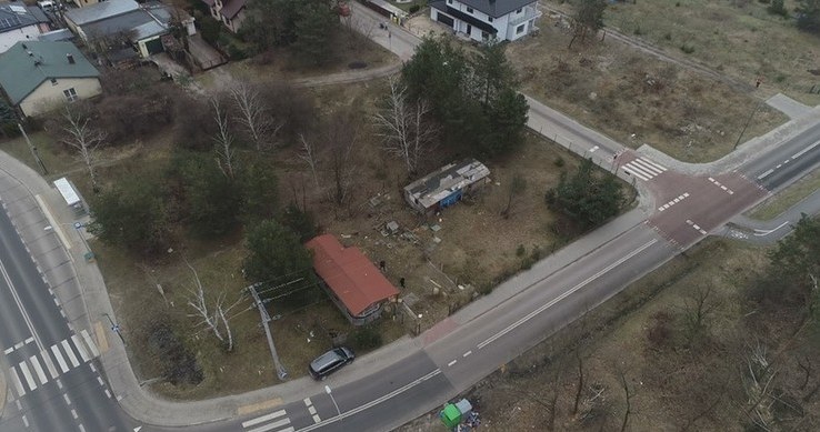 W toku postępowania wojewoda mazowiecki objął działkę tzw. ustawą komunalizacyjną. (fot. "Interwencja") /Polsat News