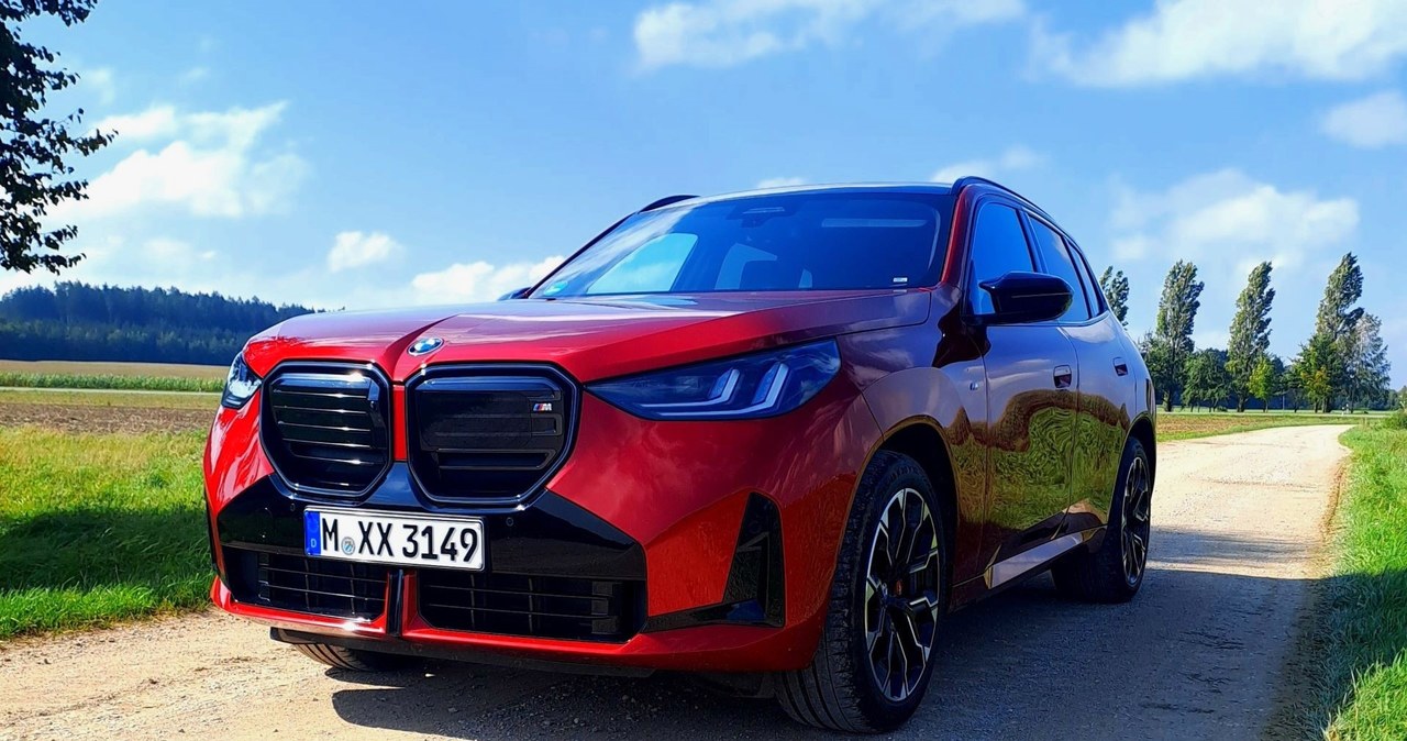 W topowej wersji BMW X3 wyposażone jest w sześciocylindrowy trzylitrowy silnik benzynowy. Auto rozpędza się do 100 km/h w 4,6 sekundy. /Maciej Olesiuk /INTERIA.PL