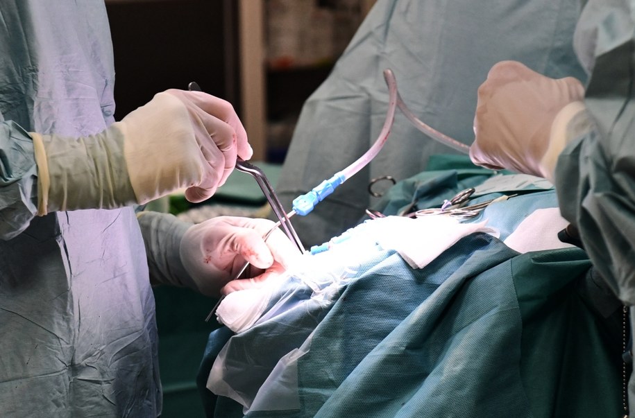 W Toruniu w Szpitalu Specjalistycznym Matopat zostanie przeprowadzona pierwsza na świecie operacja z wszczepieniem implantu herniologicznego Optomesh 3D ILAM. Zdjęcie ilustracyjne / 	Marcin Bielecki    /PAP