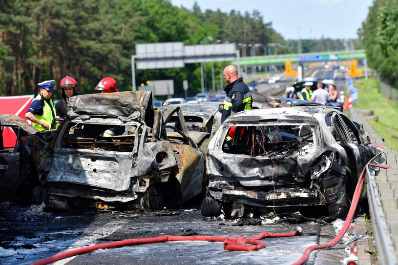 W tragicznym wypadku spłonęło żywcem sześć osób, w tym troje dzieci / 	Marcin Bielecki    /PAP
