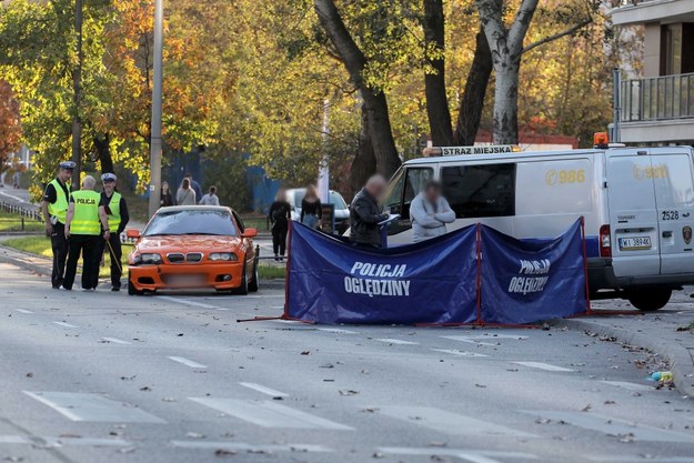 W tragicznym wypadku zginął 33-letni mężczyzna. Przez przejście przechodził z żoną i dzieckiem /Paweł Supernak /PAP