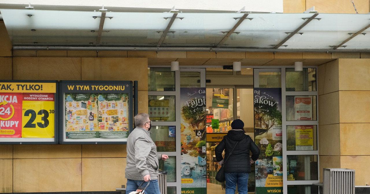 W trakcie godzin dla seniorów sprzedaż w sklepach spożywczych drastycznie spada /Mateusz Grochocki /East News